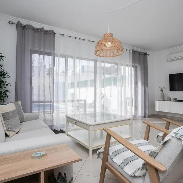 Villa Conchas by Algarvemanta, hotel v destinaci Manta Rota