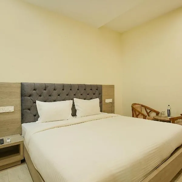 Hotel Melano Ambala Chandigarh Rd Zirakpur SkyJumper park, hotel in Zirakpur