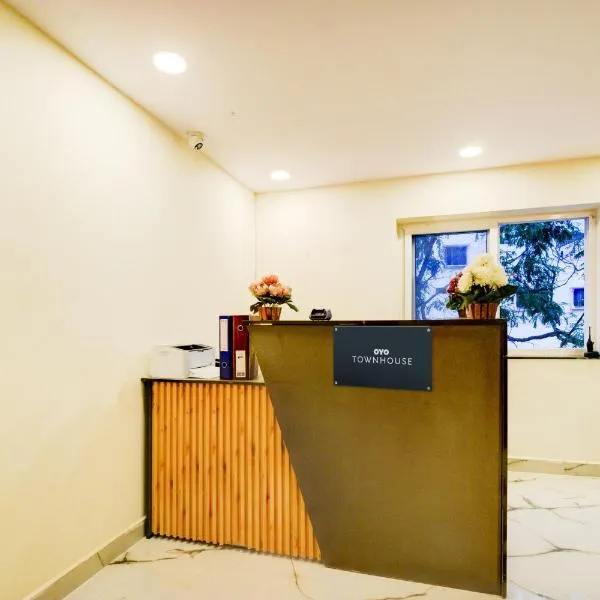 Super Townhouse De Alphabet Hotel - Gandimaissamma, hotel i Hyderabad