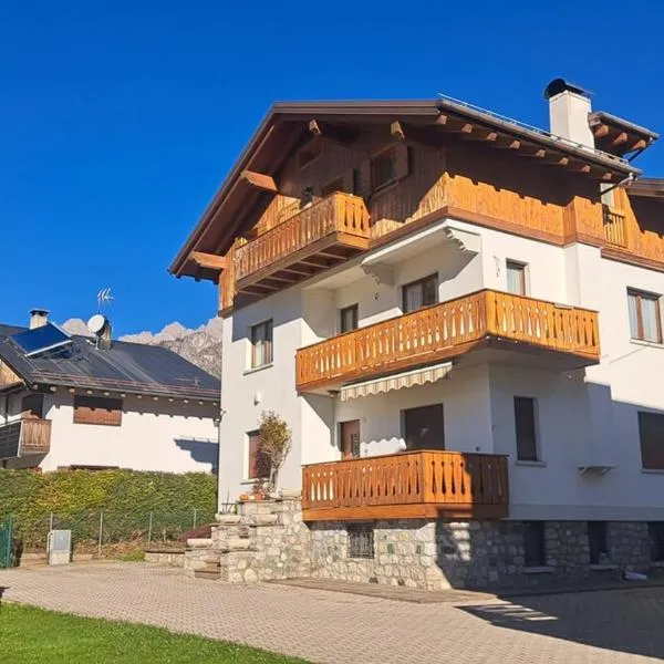 Ciasa de la Nene, appartamento, Calalzo di Cadore BL, hôtel à Calalzo di Cadore