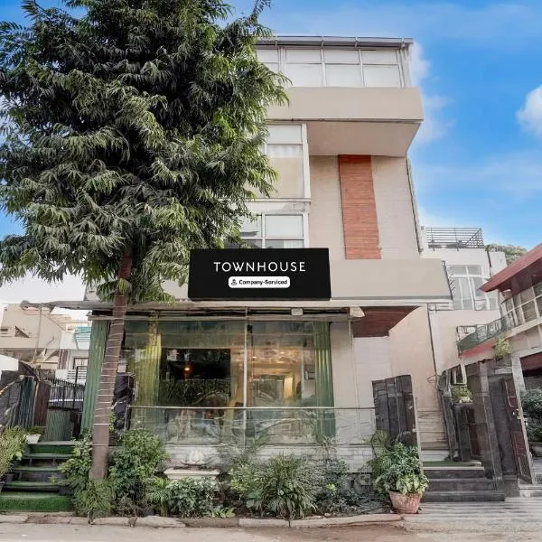 Super Townhouse Millenium City Centre โรงแรมในคูร์เคาน์