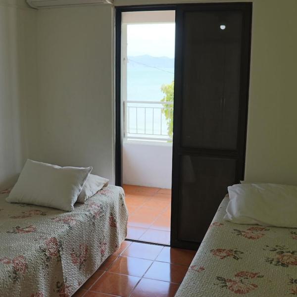 Casa de frete para o mar em Porto Belo - Foto 2