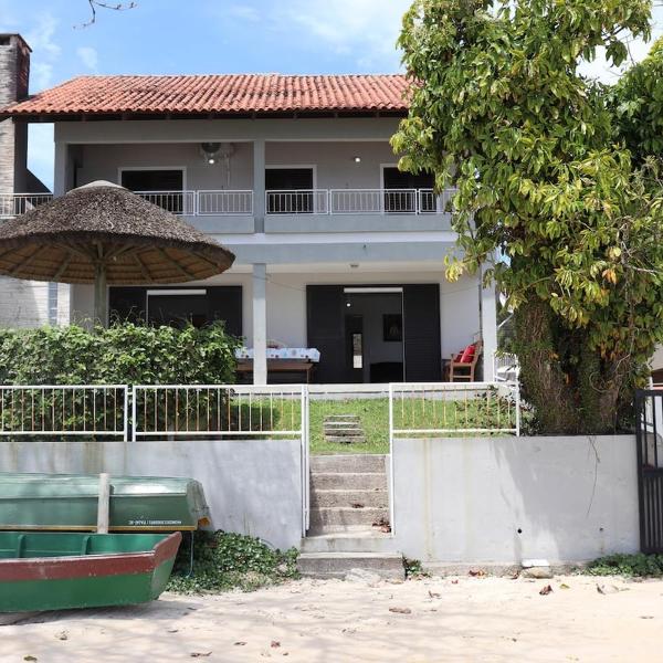 Casa de frete para o mar em Porto Belo