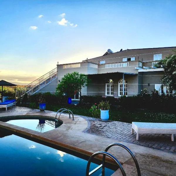 Urti Villa, hotel in Nzala