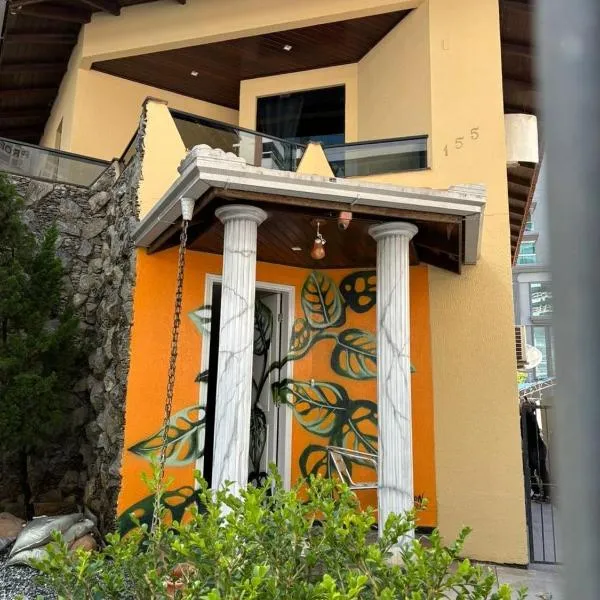 Casa ao mar -Pousada Itapema, hotel a Itapema