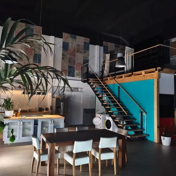 Stunning Industrial Loft in a former Power Plant Schaltzentrale, hotel em Essen