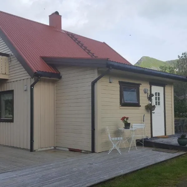 Holiday Home Lofoten، فندق في Gimsøy