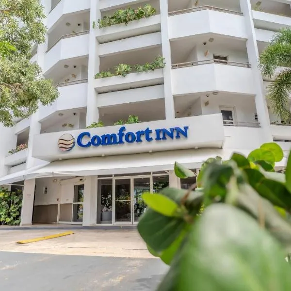 Comfort Inn & Suites、レビットタウンのホテル