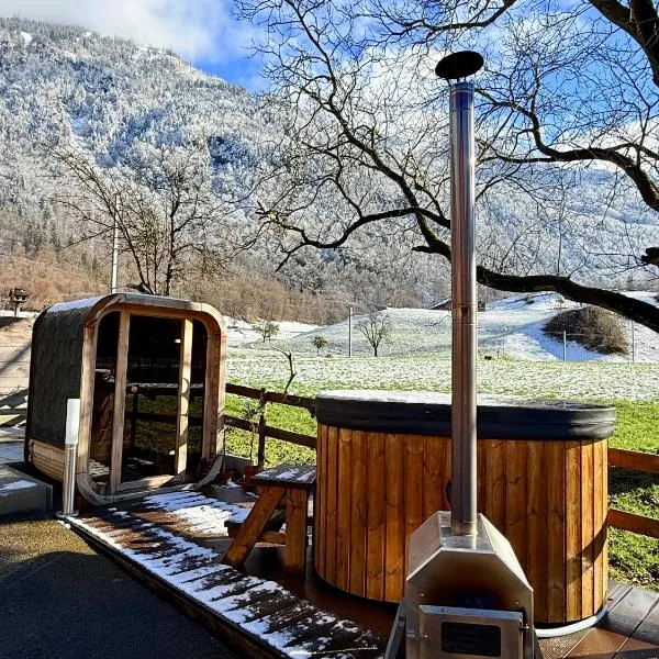Glarner Spa I Private Sauna & Hot Tub & Alps View, hotel en Ennenda