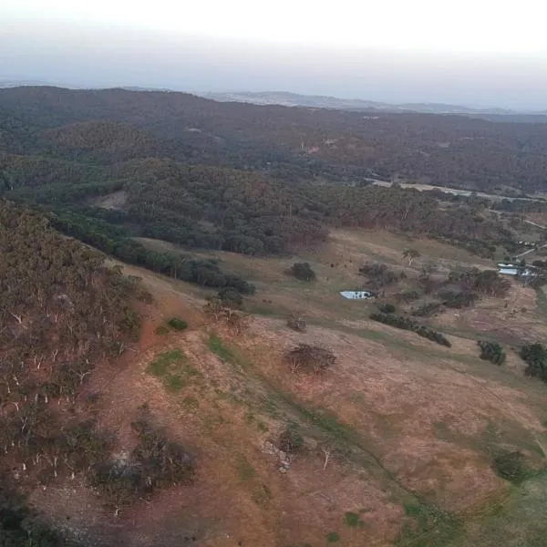 Cottage on Yass River Farm - Pet & Horse Friendly - Ideal Road-Trip Stopover, hotel en Murrumbateman