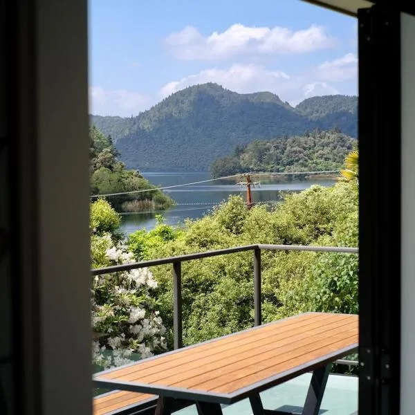 Lake views, kayaks, family friendly, hotel a Rotorua