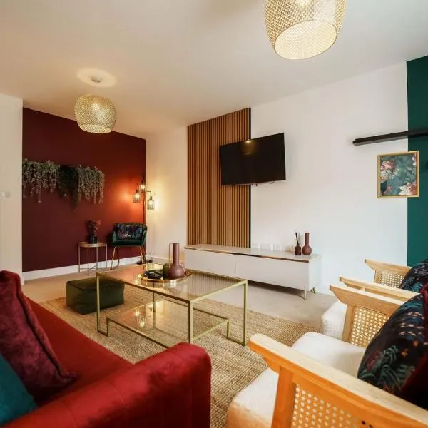 Superb 4BR New House, ξενοδοχείο στο Λιντς