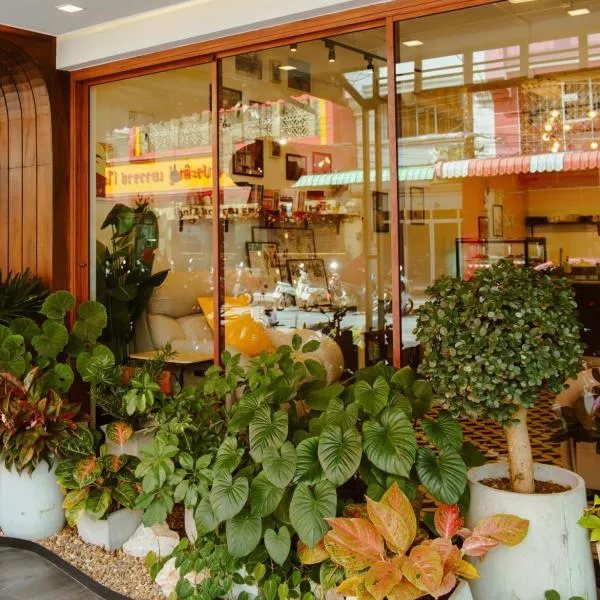 The Brown Hotel, hotel en Krabi