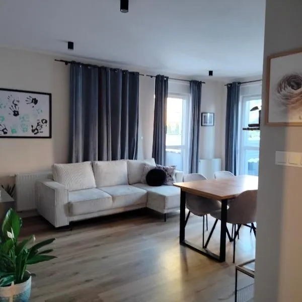 Apartament na Letniej، فندق في كوادسكوم