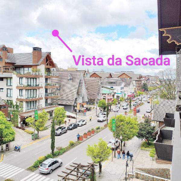 Linda cobertura com sacada no centro de Gramado.