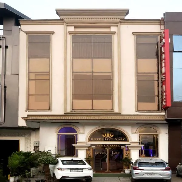 Hotel Lotus Arc NEAR IGI AIRPORT, ξενοδοχείο στο Νέο Δελχί