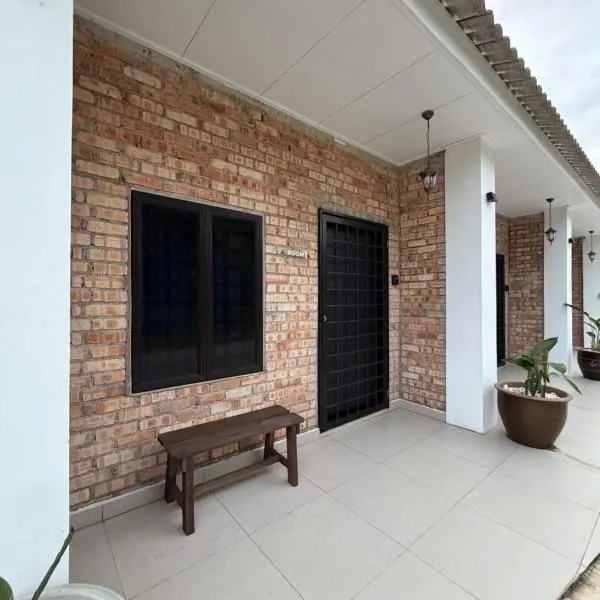 Kak Pah Roomstay Paka, Hotel in Paka