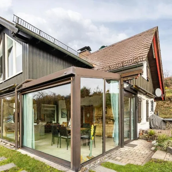 Panoramaferienhaus Sorpesee, 120qm, hotel v destinaci Melschede