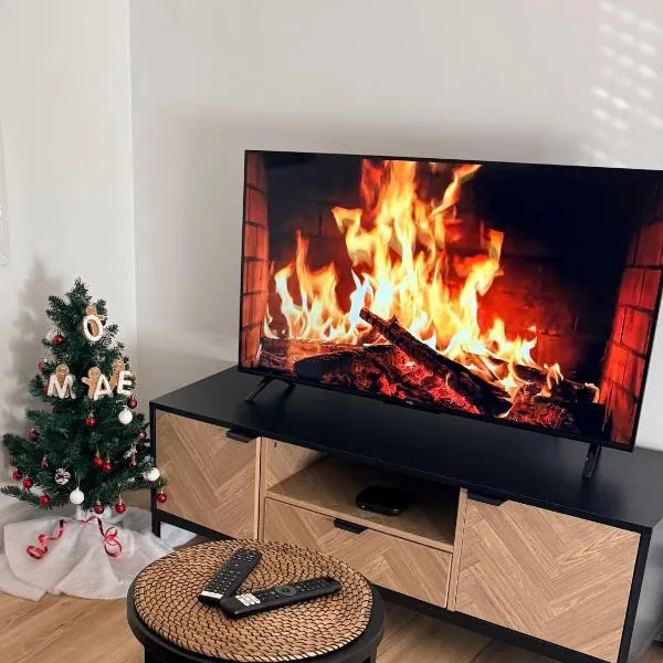 Suite Ô Maé Village des Marques Chesnes, hotel v destinaci La Verpillière