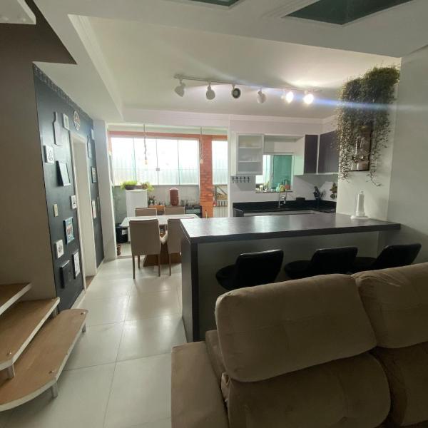 Casa 800 metros da praia de ingleses, três quartos - Foto 4