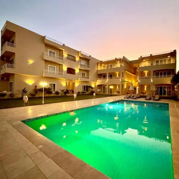 Royal Nile Villas - Luxury Nile View Apartment 2, отель в Луксоре