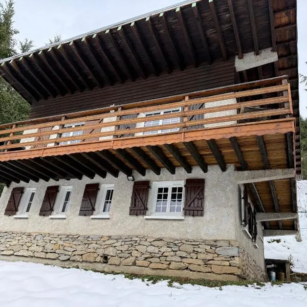 Gourette Grand Chalet pour 10 avec vue magnifique au pied des pistes: Gourette şehrinde bir otel