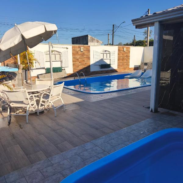 Lá casa de Cristal, Casa com piscina matinhos