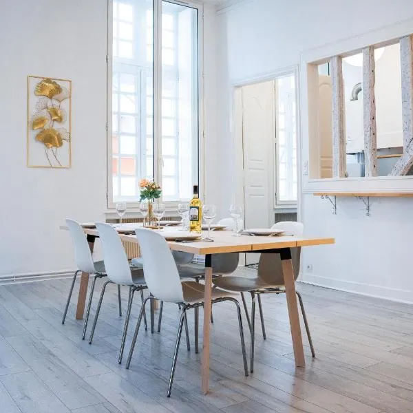 Wonderhost, les Apparts de la place Margot, hotel in Pau