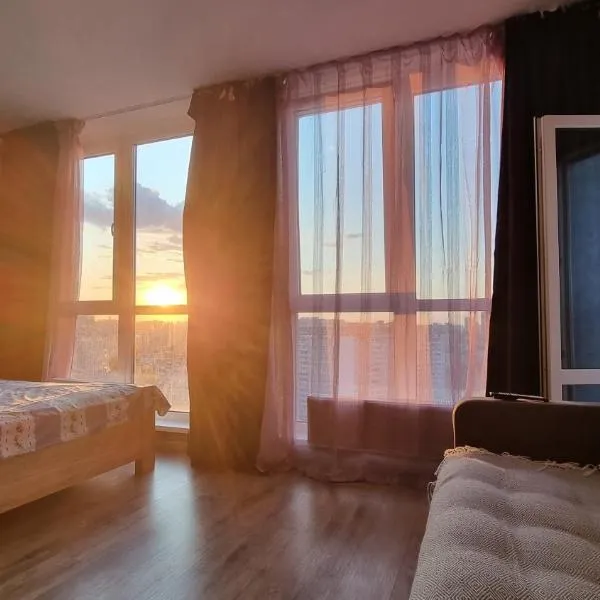 Ліфт, Вода, Опалення, WiFi працює завжди Видова Квартира, Позняки!, hotel en Kiev