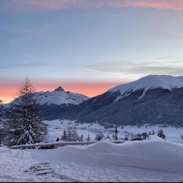 Kleines aber feines Studio: Zuoz şehrinde bir otel