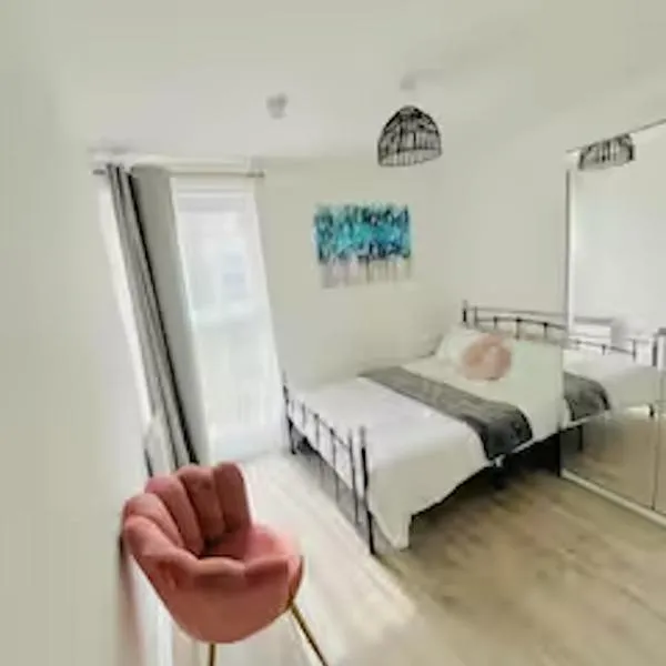 Stylish Apartment Newbury Park, hotel u gradu 'Barkingside'