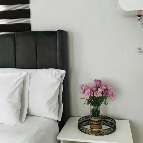 4 at Granada 2, hotel i East London