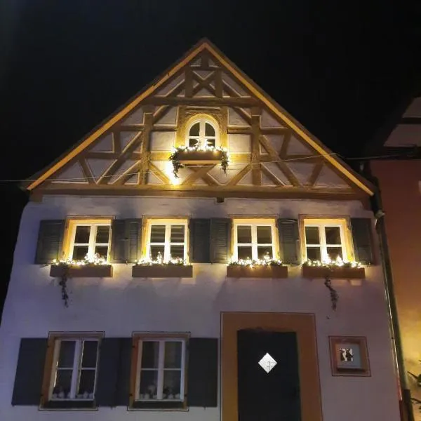 Antikperle mit Komfort、ヒルポルトシュタインのホテル