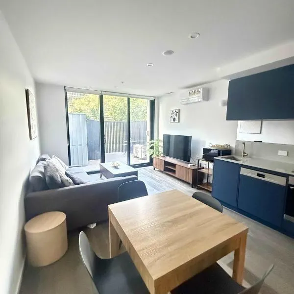 CBD - Pool - Sleeps 4 - Parking, ξενοδοχείο στην Καμπέρα