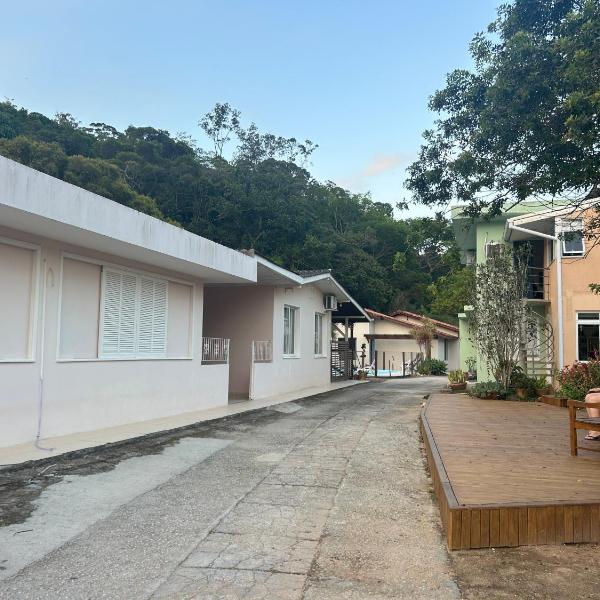 Casa Espaçosa com Piscina, Churrasqueira e Área verde em Sambaqui ao Lado da Praia - Floripa - Foto 3