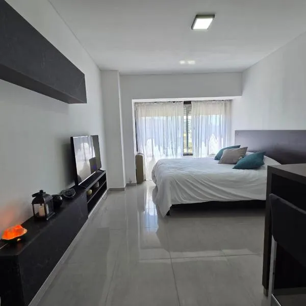 Monoambiente céntrico Nqn, excelente vista, ξενοδοχείο σε Νεουκέν