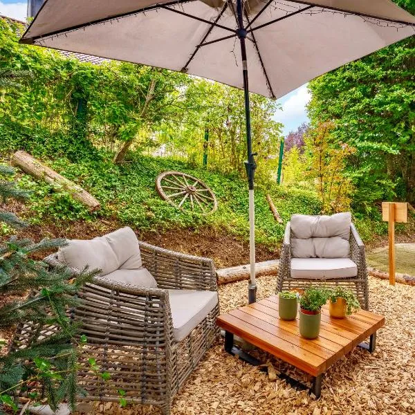 Beautiful studio - private garden, EV, breakfast - Chalet Hug studio, hotel in Arzier