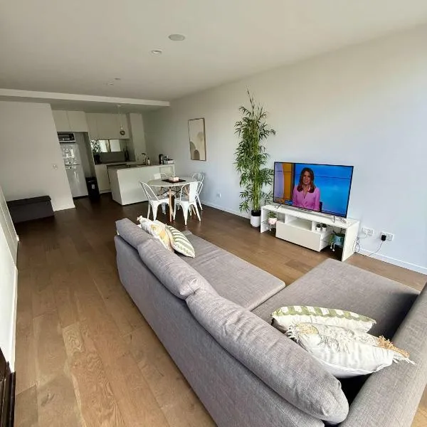 City-Self check in-Parking-Pool，位于堪培拉的酒店