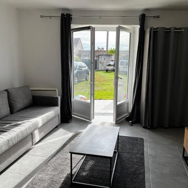 Studio avec jardin terrasse et parking privé, hotel em Caen