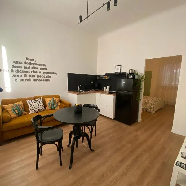 AMA HOMe, moderno appartamento in centro con terrazzo privato vicino Economia e Porto, hotel in Ancona