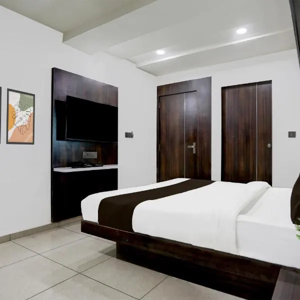 Super Hotel O Nana Chiloda Near Airport Formerly Green Valley, hotel en Ahmedabad