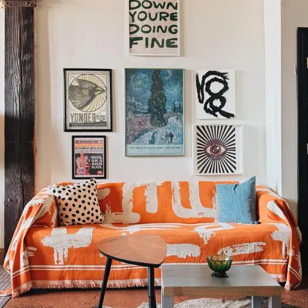 420 Friendly BOHO Loft Downtown KING suite FREE parking, ξενοδοχείο σε Ντιτρόιτ