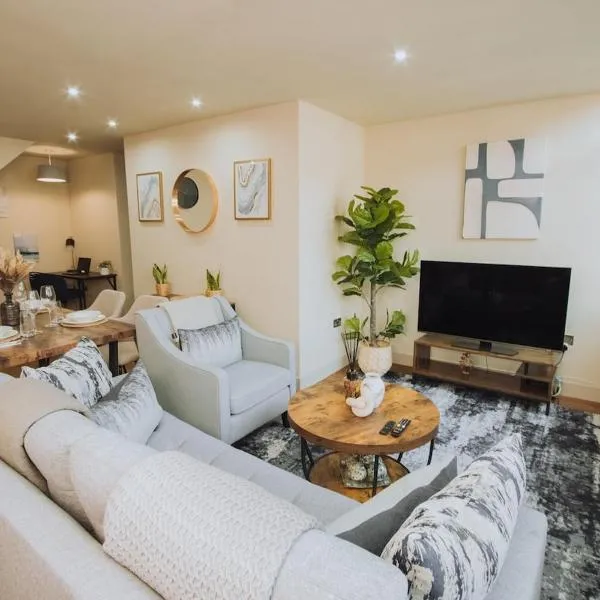 Stylish 2BR 2BA Apartment Walk To Town & Station Free Parking, מלון בקולצ'סטר