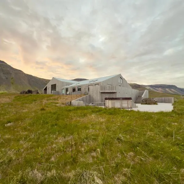 The Holy Ram Farm-Hotel, hotel in Snæfellsbær