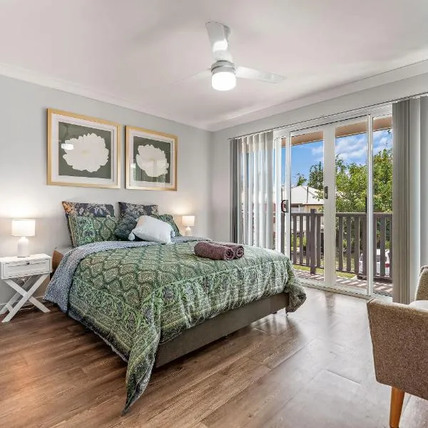 Modern New Townhouse in Booval, hotel en Bundamba