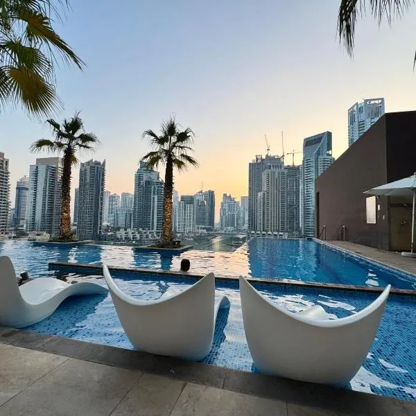 Free Infiniti Pool and Jacuzzi - Marina Gate Luxury Stay - Enjoy Dubai Marina Views, hotel en Dubái