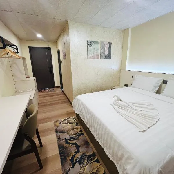 Lunar Lodge 漫月楼 - Mountain Top Tranquil Luxury Rooms at Eco Valley Retreat Balung 豐之谷, hotel u gradu 'Tawau'