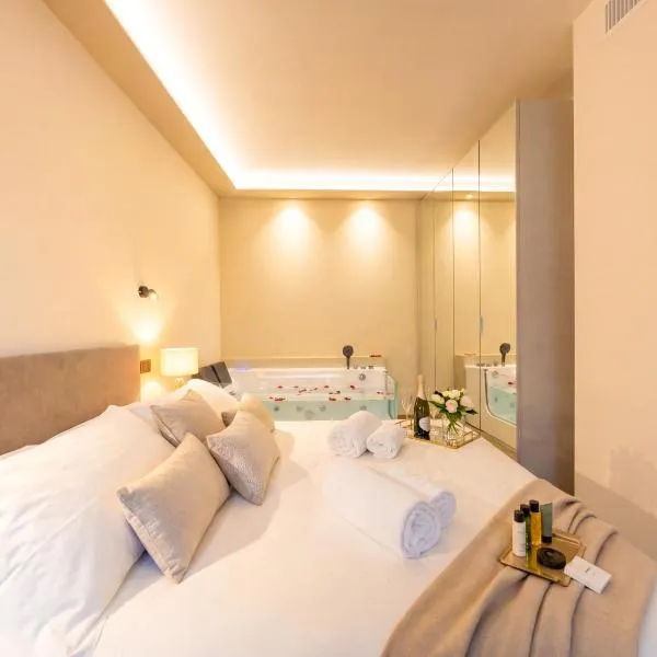Jacuzzi Luxury Suite in Piazza Garibaldi a Iseo con Balcone, hotel in Iseo