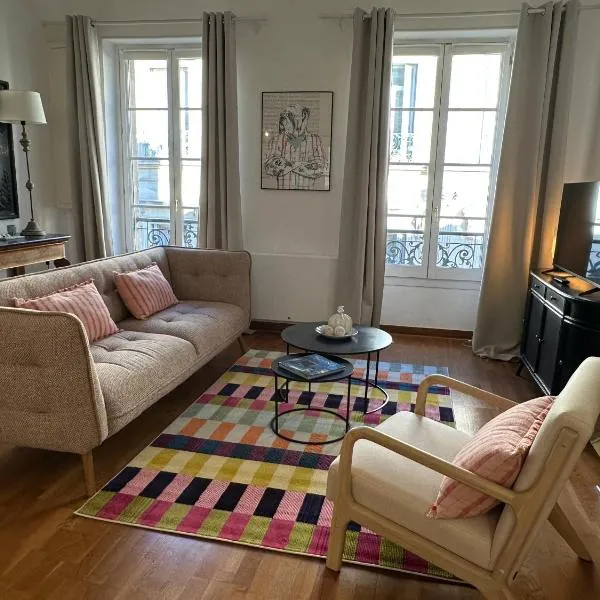 Escale citadine au centre d'Avignon, climatisation, appartement de charme, spacieux et lumineux, hotel di Avignon