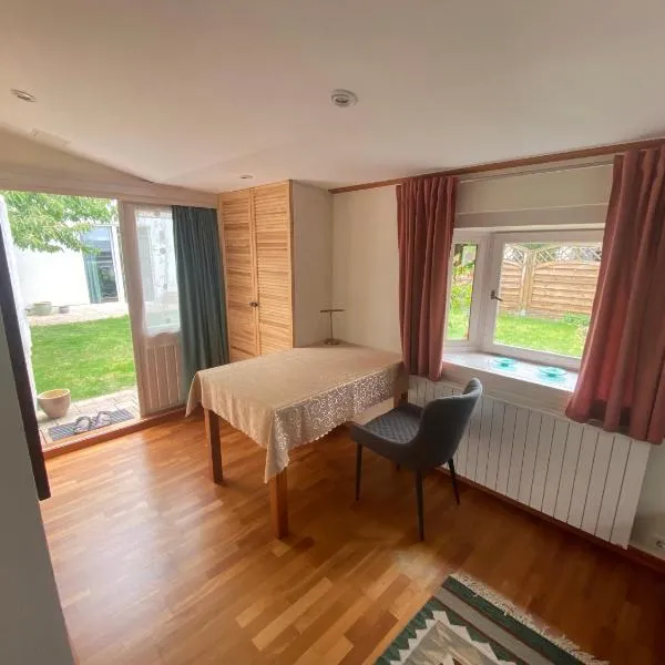 Gemütliches Blockhaus fußläufig zur Messe, hotel a Hannover